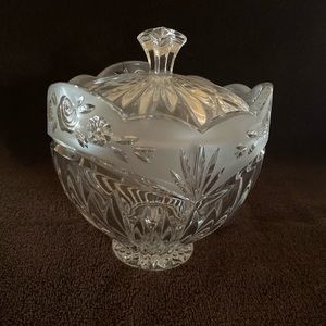 Oneida ‘Southern Garden’ Candy Dish with lid
